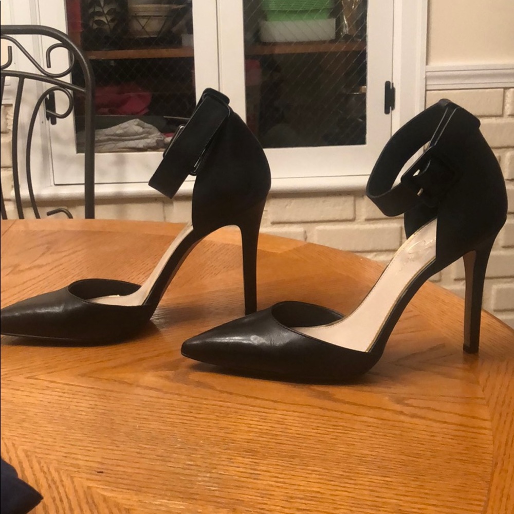 Black Jessica Simpson pumps